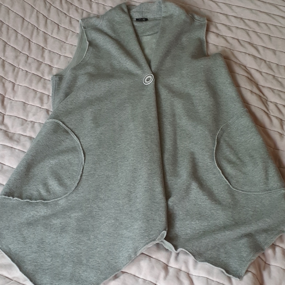 Pocketed long vest